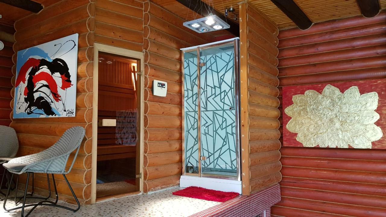 Luxury Villa With Pool And Sauna Czernowitz Exterior foto
